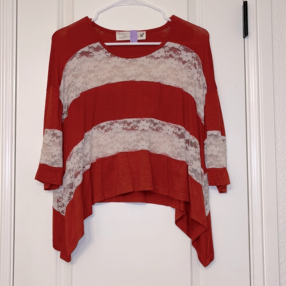 Cute shirt, with lace roses.